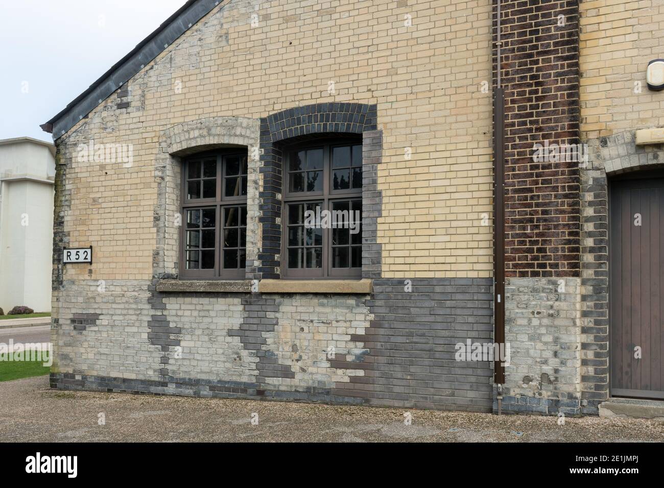 Edificio storico della galleria del vento R52 sul sito dell'ex Royal Aircraft Establishment (RAE) a Farnborough, Hampshire, Regno Unito Foto Stock
