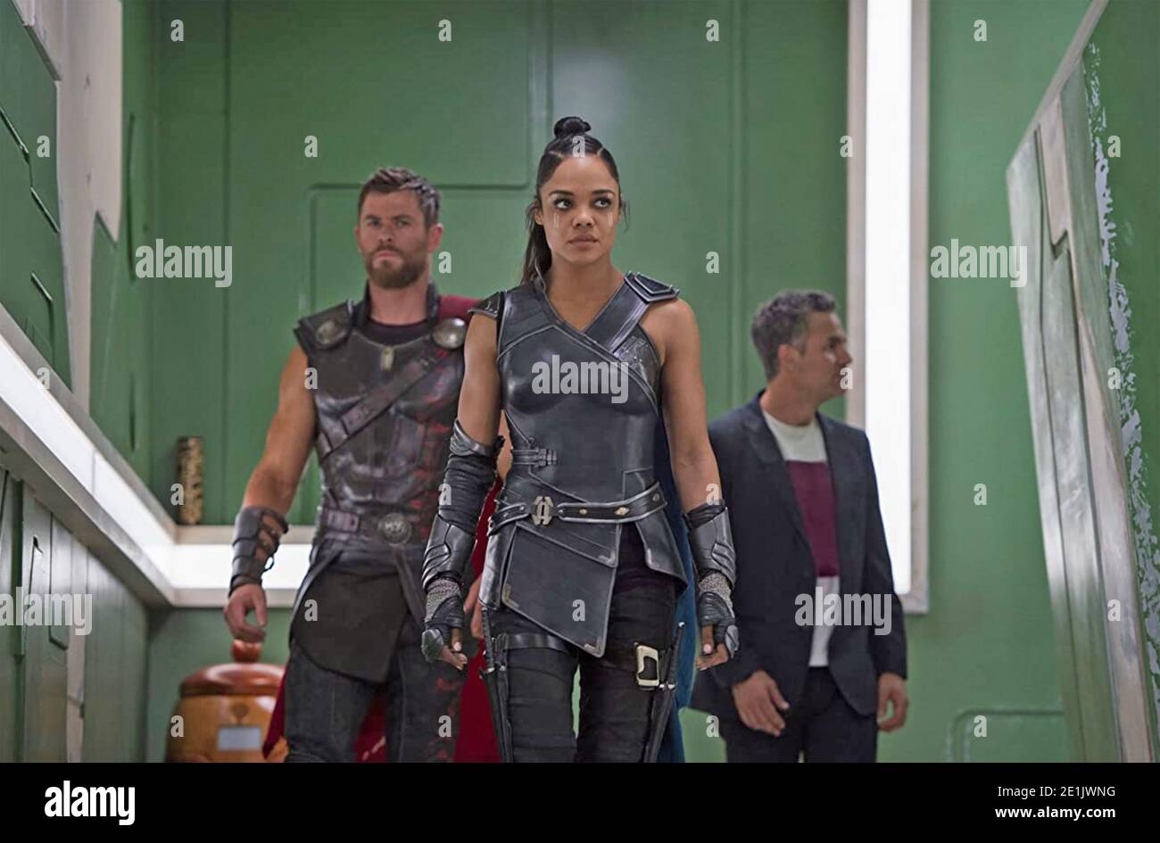 THOR; RAGNAROK 2017 Marvel/Walt Disney Studios film con da sinistra: Chris Hemsworth, Tessa Thompson, Mark Ruffalo Foto Stock