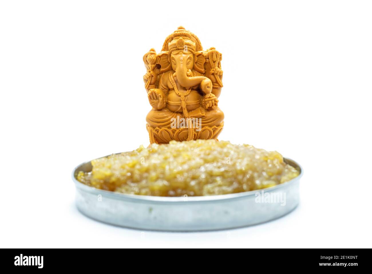 Pongal dolce con il dio indù Ganesha su un bianco sfondi Foto Stock