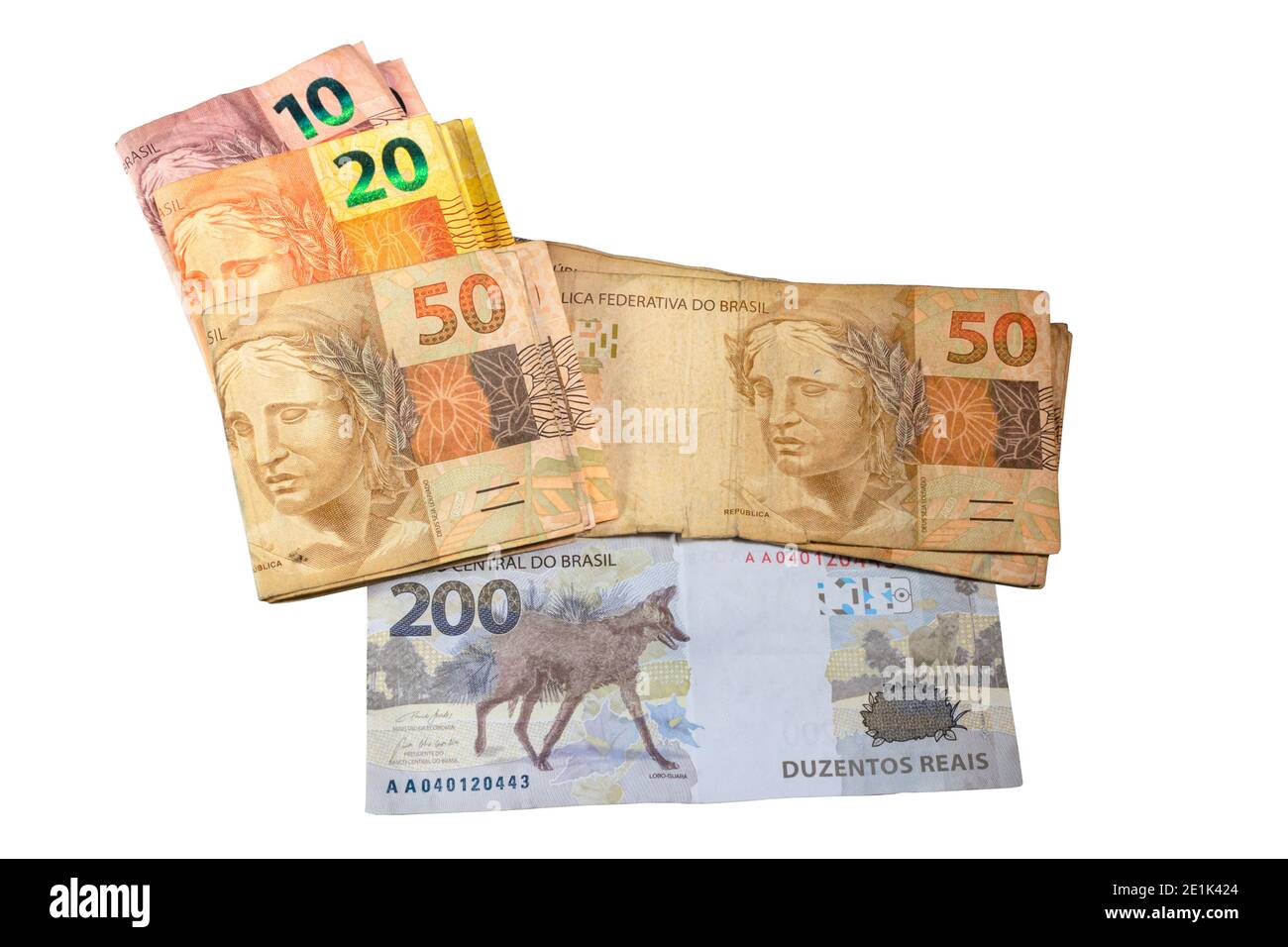 Bolletta di denaro brasiliana. Duecento bollette, dieci, venti e cinquanta bollette reali. Vista dall'alto Foto Stock