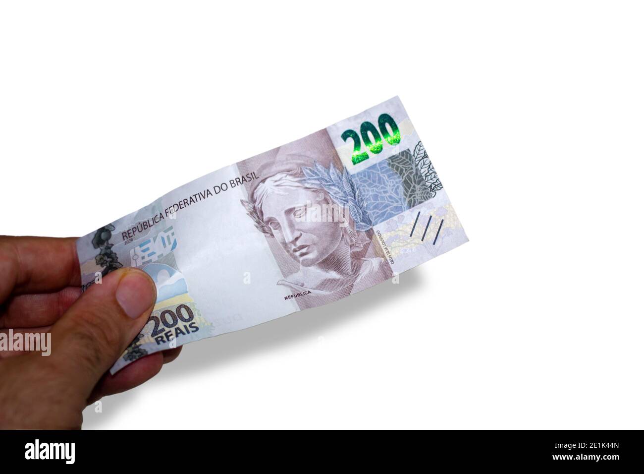 Mano che tiene un denaro brasiliano duecento reale fattura Foto Stock