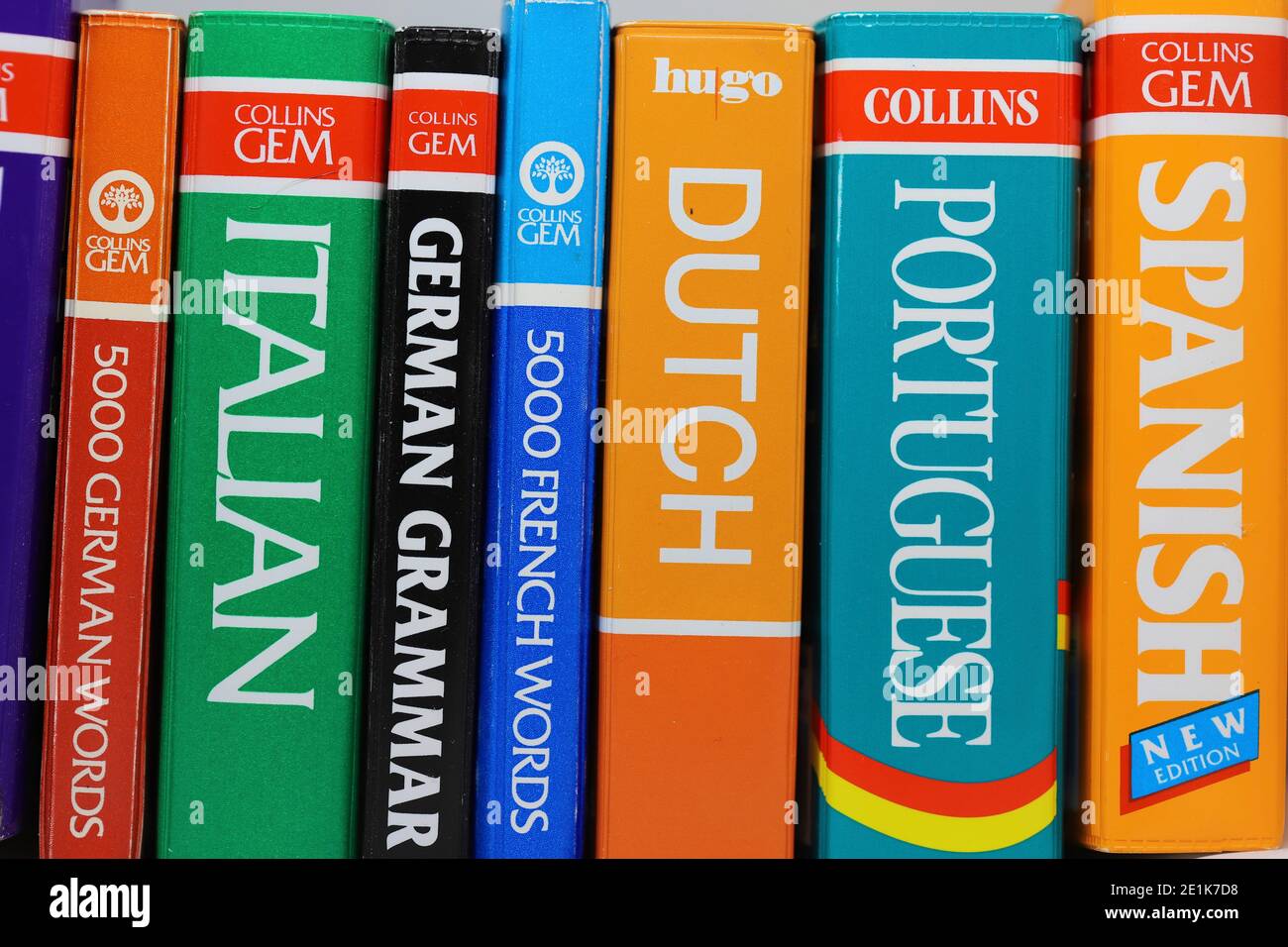 Ipswich, Regno Unito - 7 gennaio 2021: Dizionario dalla lingua inglese ad altre lingue. Foto Stock