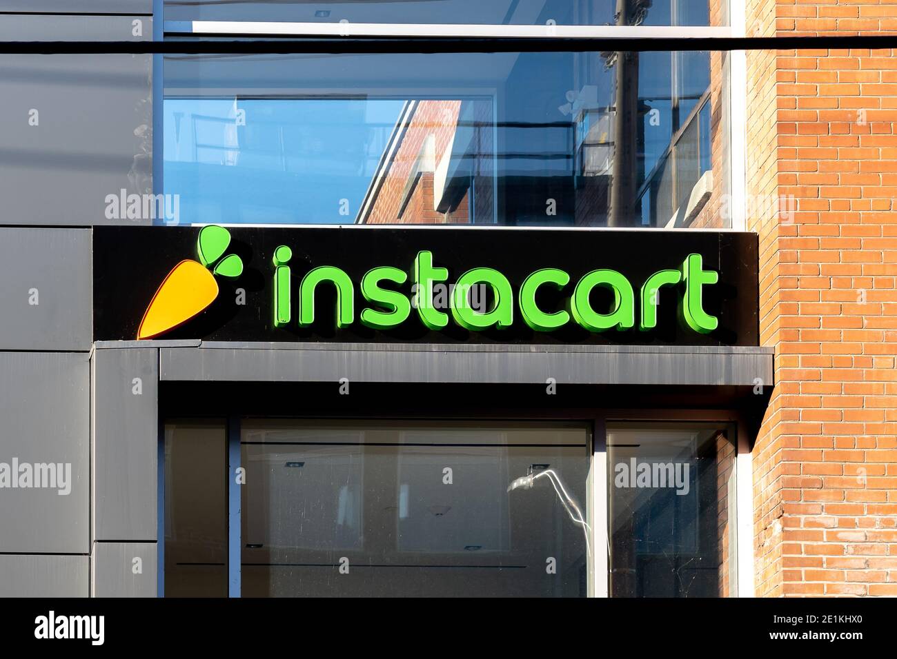 Toronto, Canada - 14 novembre 2020: Il primo piano di Instacart Company è visto a Toronto, Canada. Foto Stock