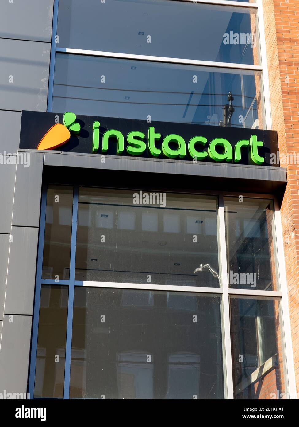 Toronto, Canada - 14 novembre 2020: Il primo piano di Instacart Company è visto a Toronto, Canada. Foto Stock