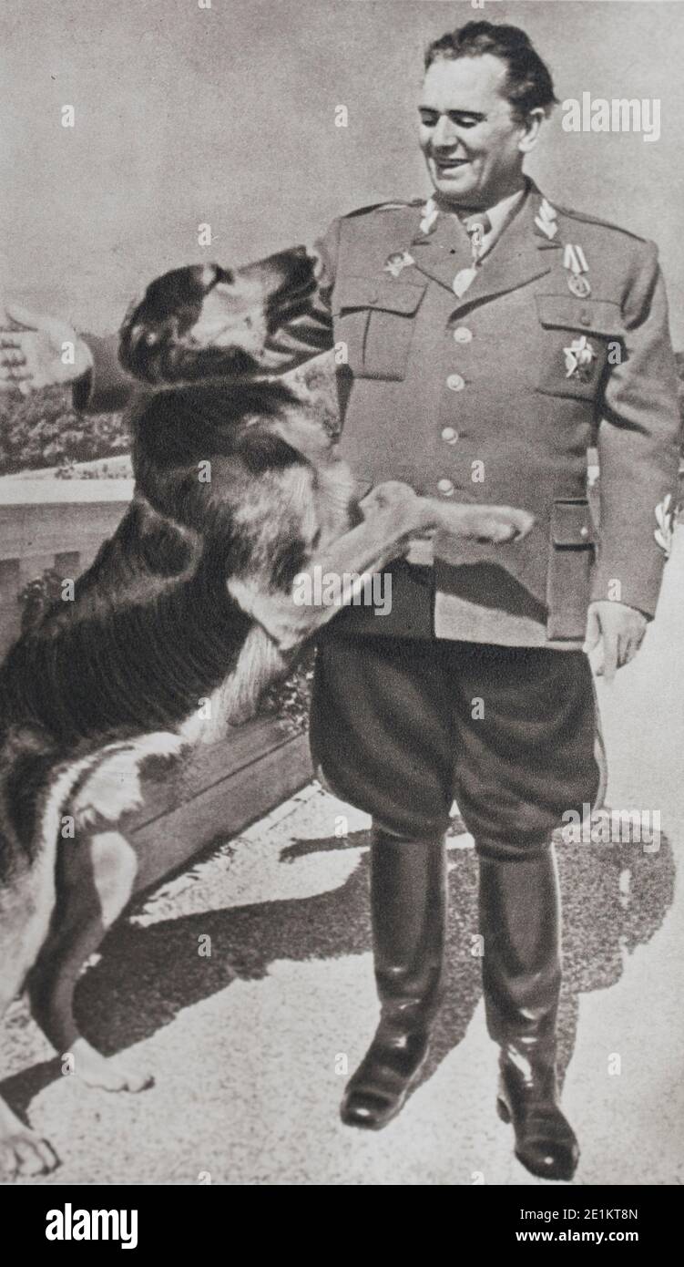 Il Maresciallo Giuseppe Broz Tito. Egli è stato l'anima della resistenza jugoslava e portato nel suo ritiro dalle montagne di una guerra di guerriglia contro il tedesco Foto Stock