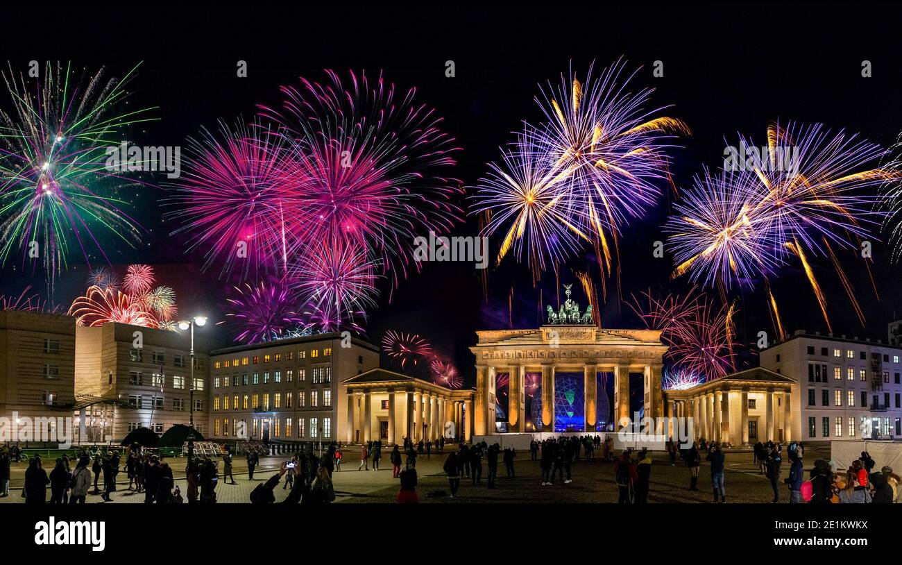 Festa di Capodanno con fuochi d'artificio nelle capitali del mondo. Foto Stock