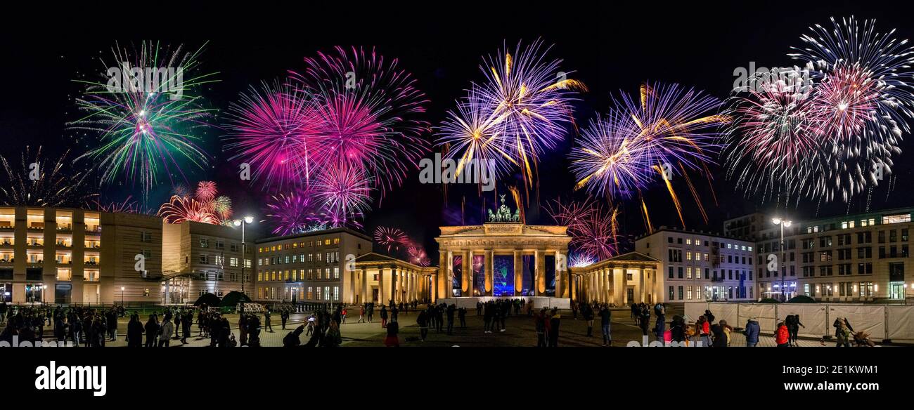 Festa di Capodanno con fuochi d'artificio nelle capitali del mondo. Foto Stock