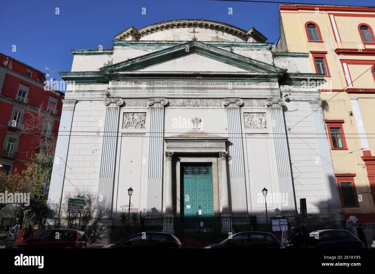 Napoli - Facciata della Chiesa di San Carlo all'Arena Foto Stock