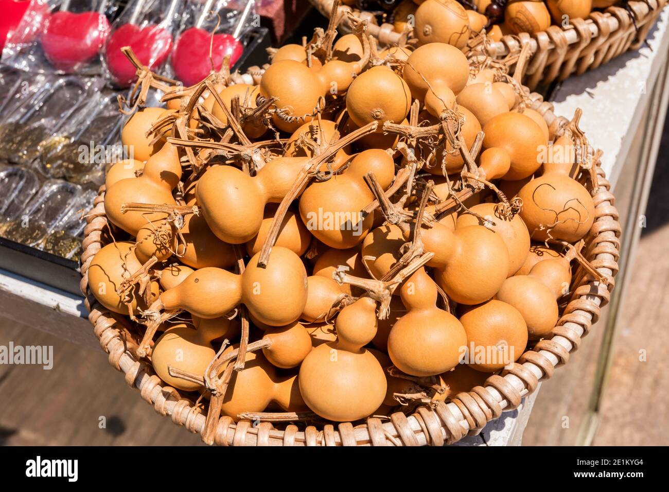 Un mucchio di Calabash secco come regali per la vendita Foto Stock