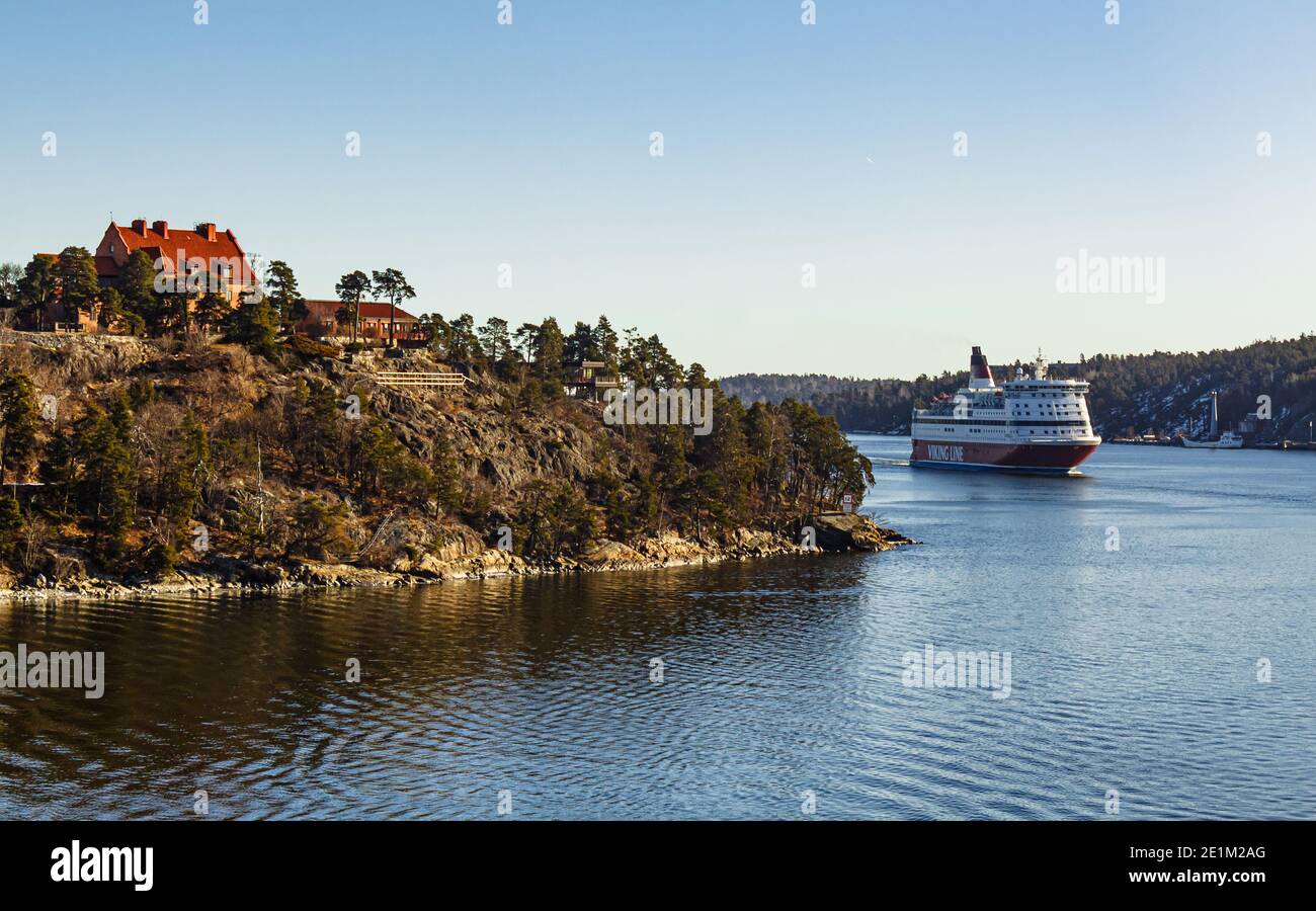 Stoccolma, Svezia - Aprile 04 2013: Traghetto passnger nei fiordi svedesi sulla strada per Stoccolma. Foto Stock