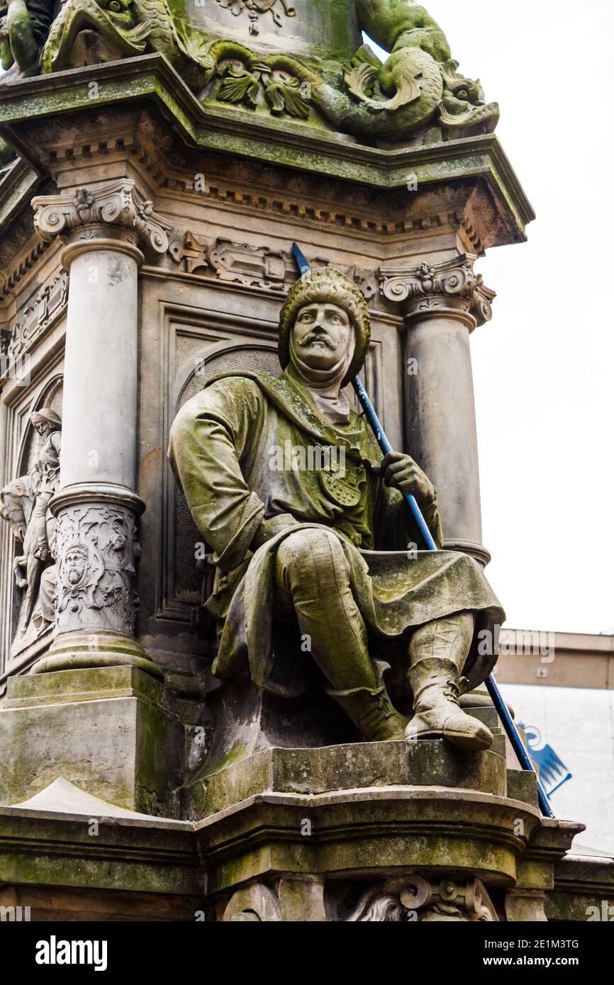 Colonia, Gretmany - 29 2011 agosto: Scultura femminile al monumento fontana Jan von Werth Denkmal Foto Stock