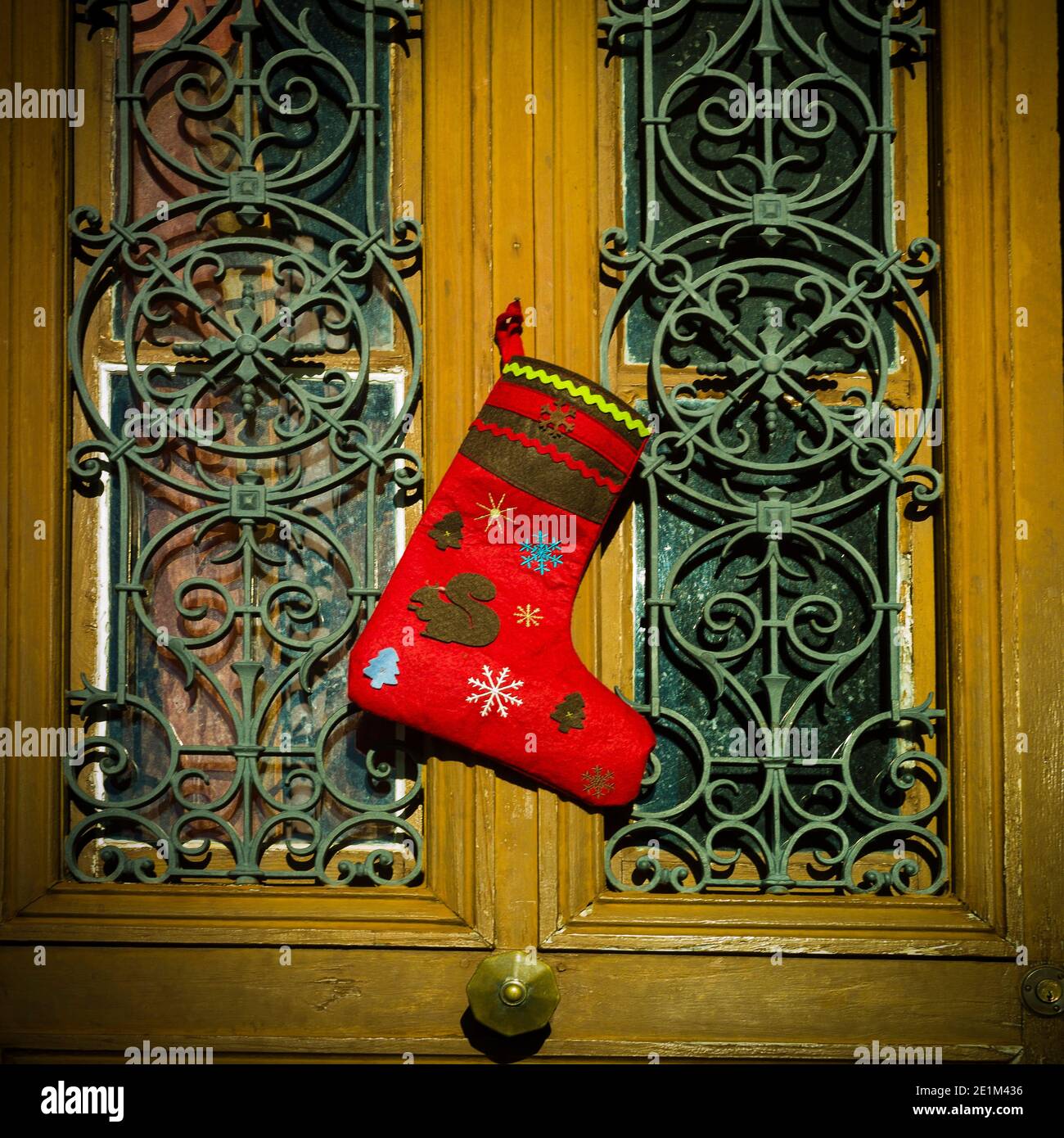 Calzino di Natale impiccato. Francia Foto Stock