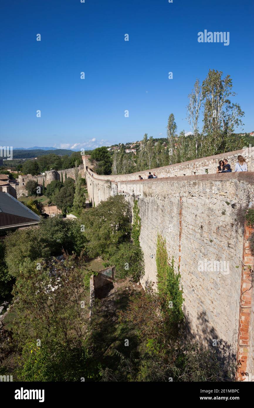 Girona città in Catalogna, Spagna, Passeig de la Muralla, antica fortificazione delle mura della città Foto Stock