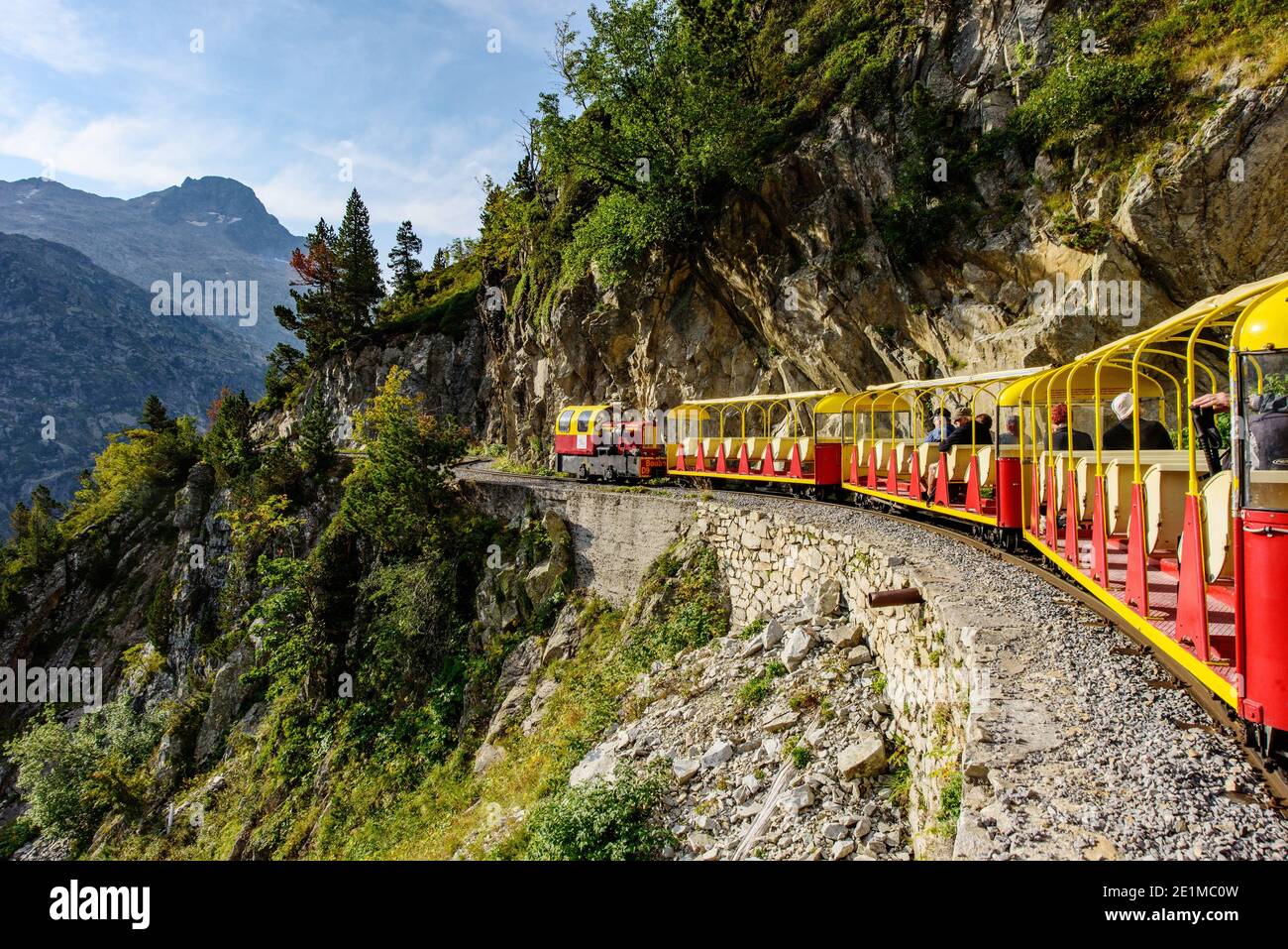 Ferrovia turistica "Petit train d'Artouste" nella valle di Ossau, nel dipartimento dei Pirenei Atlantici (Francia sud-occidentale) Foto Stock