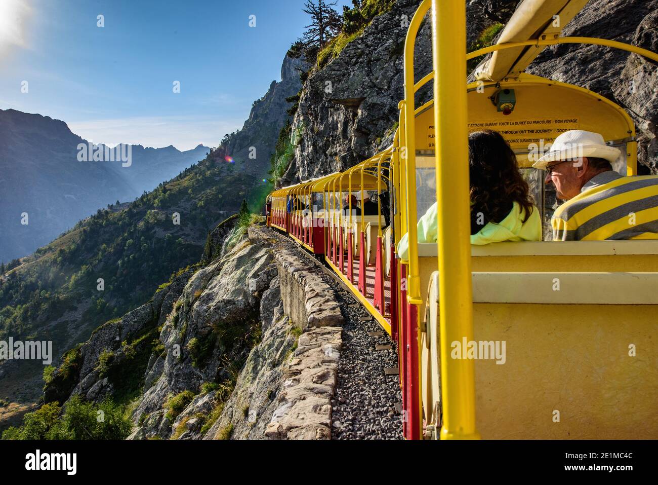 Ferrovia turistica "Petit train d'Artouste" nella valle di Ossau, nel dipartimento dei Pirenei Atlantici (Francia sud-occidentale) Foto Stock