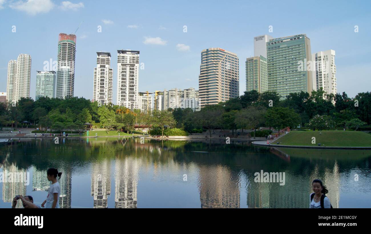Kuala Lumpur, Malesia - Maggio 21 2012: L'oasi verde KLCC Park nel centro di Kuala Lumpur Foto Stock