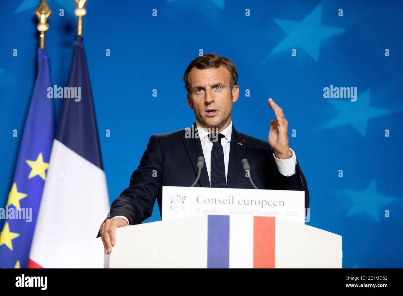 Belgio, Bruxelles, 2 ottobre 2020: Il presidente francese Emmanuel Macron durante il suo discorso alla riunione speciale del Consiglio europeo Foto Stock