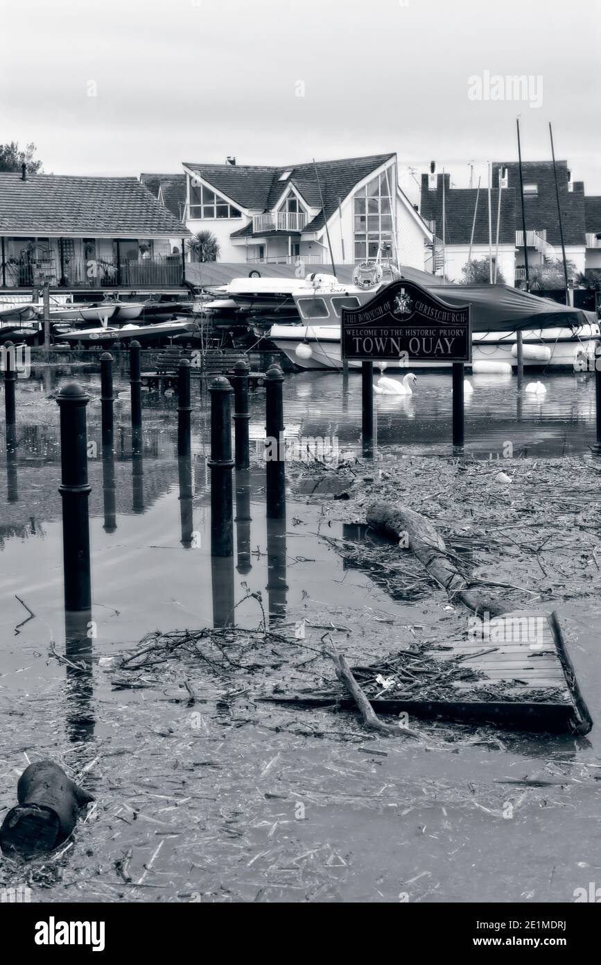 Alluvione regolare tutto l'anno a Christchurch Quay a causa dell'aumento livello del mare Foto Stock