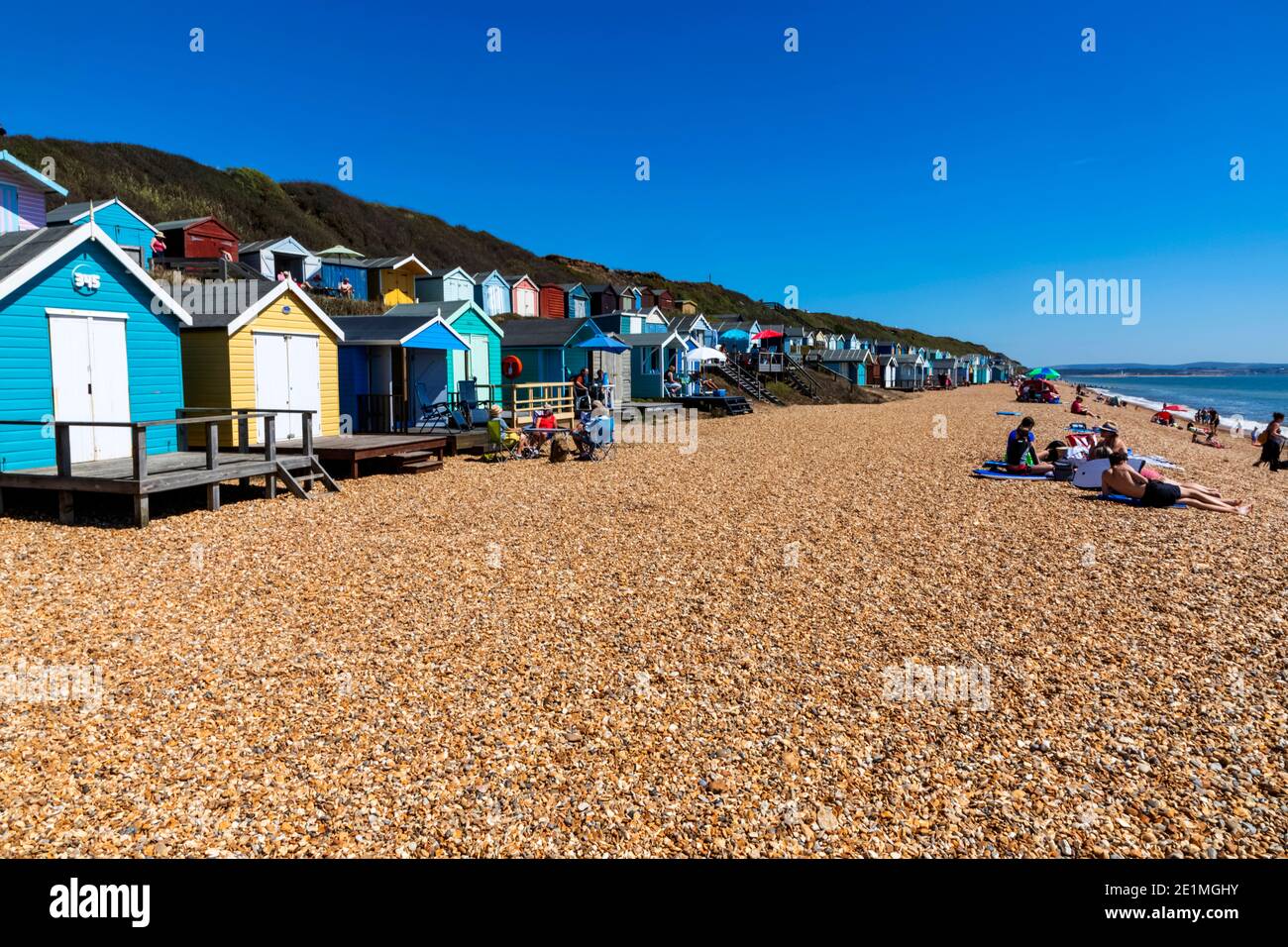 Inghilterra, Hampshire, New Forest, Milton on Sea, colorate Beach Huts Foto Stock