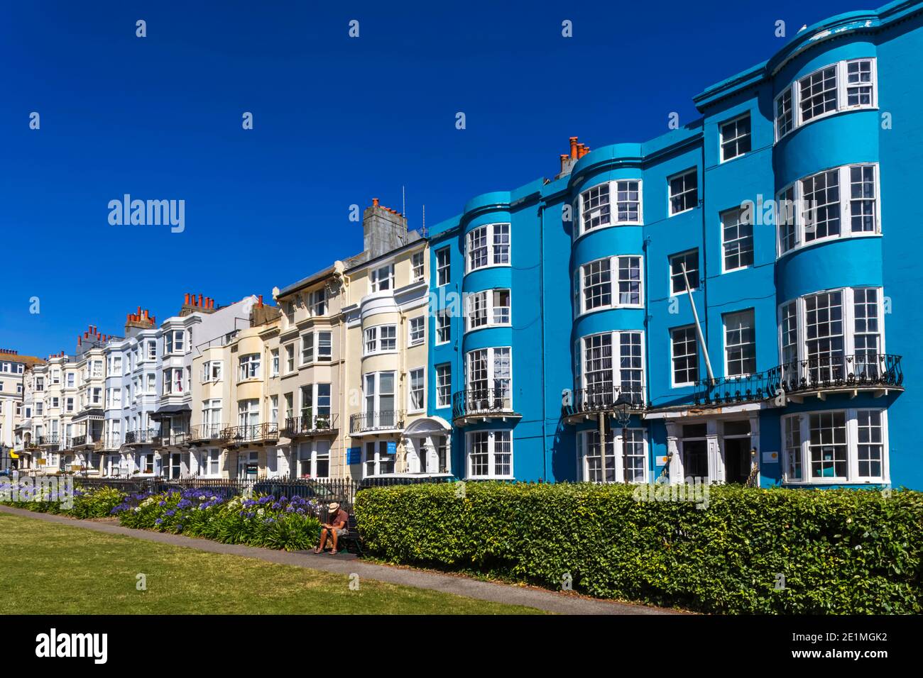 Inghilterra, East Sussex, Brighton, Kemptown, i New Steine Gardens, i colorati hotel e gli edifici residenziali Foto Stock