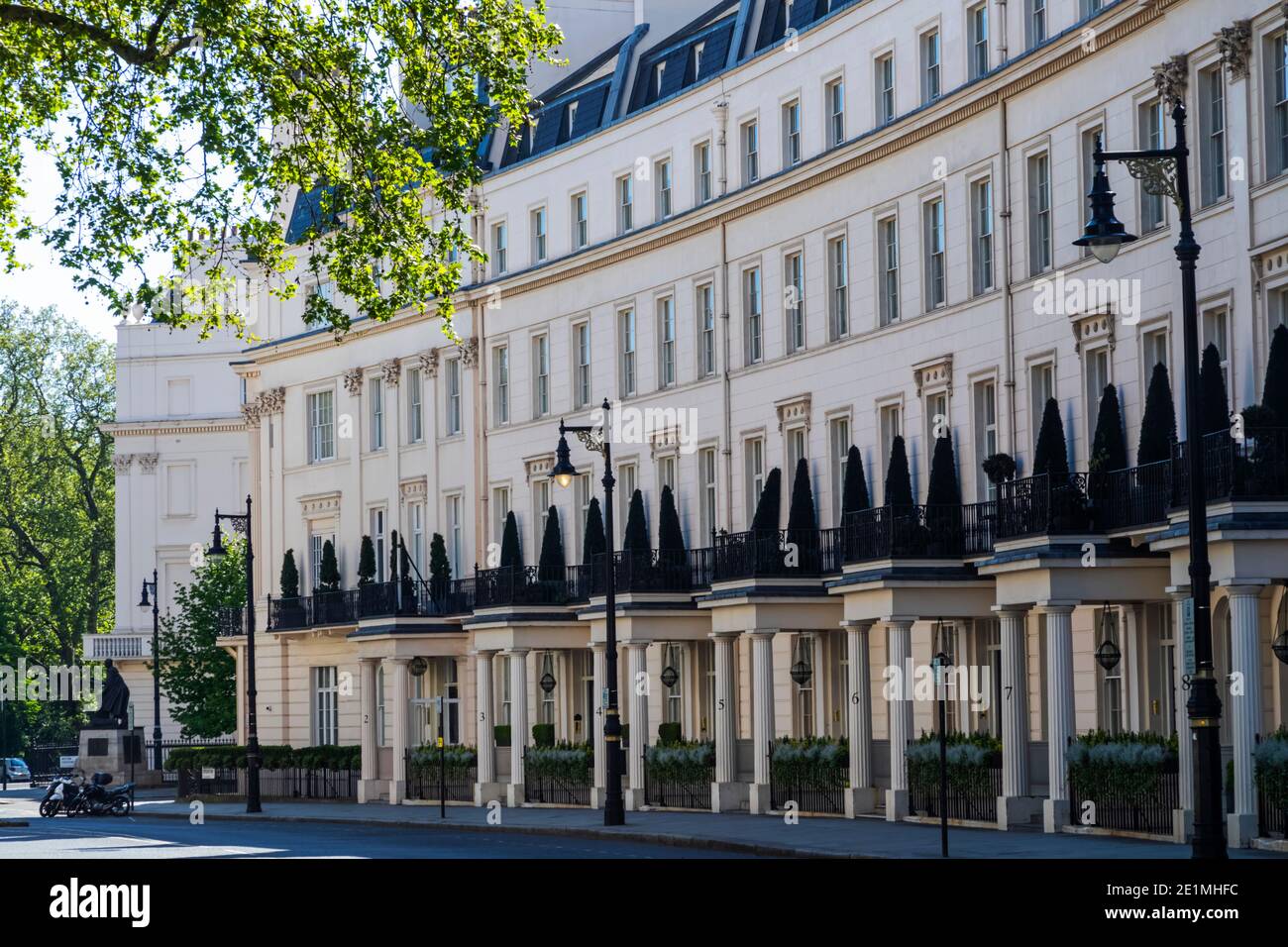 Inghilterra, Londra, Westminster, Kensington e Chelsea, Belgravia, Grosvenor Crescent, abitazioni residenziali Foto Stock