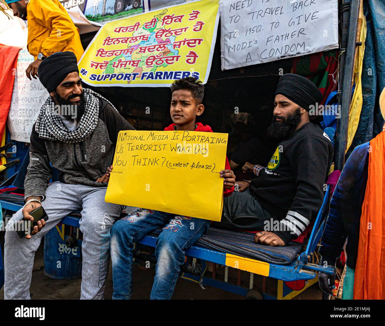 ritratto di un contadino durante la protesta al confine con delhi haryana. Foto Stock