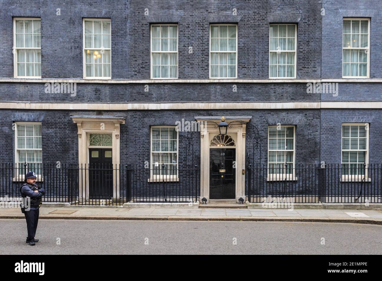 10 Downing Street, residenza del primo ministro britannico, di fronte a Westminster, Londra, Regno Unito Foto Stock