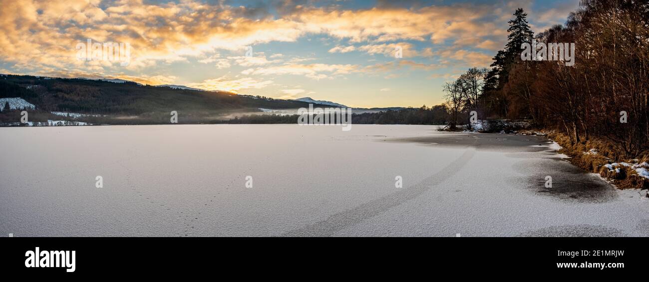 Ho avuto un consiglio per fare una corsa veloce a. Loch Meiklie un po 'fino Glen Urqhuart oggi come Le scene invernali intorno a Glen Coiltie cominciano a scongelare a li Foto Stock