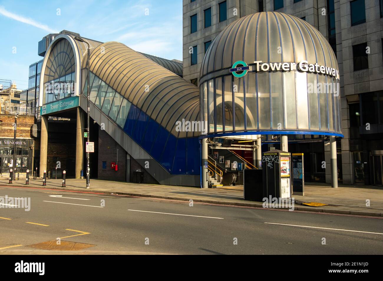 London- Tower Gateway, Docklands Light Railway Station nella zona di Aldgate della City di Londra Foto Stock