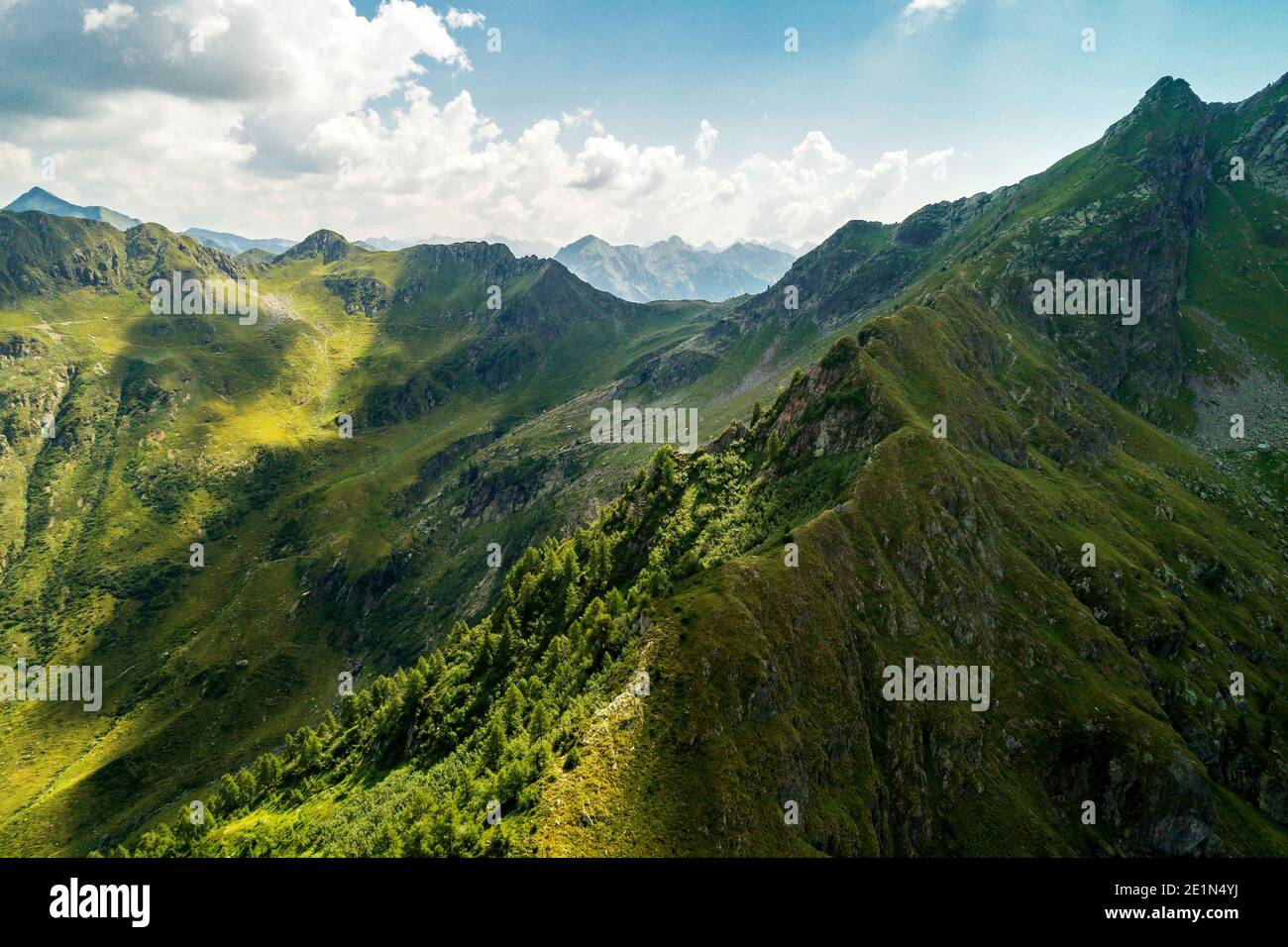 Valtellina (IT), veduta aerea della valle del Bomino sopra Morbegno Foto Stock