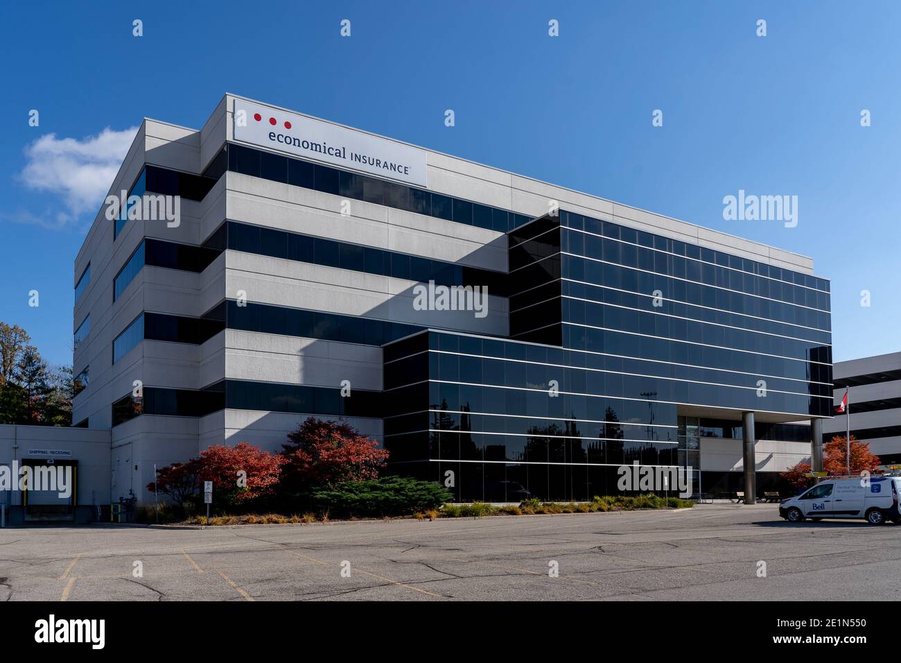Kitchener, Ontario, Canada - 17 ottobre 2020: L'edificio degli uffici della Economy Insurance è esposto a Kitchener, Ontario, Canada. Foto Stock