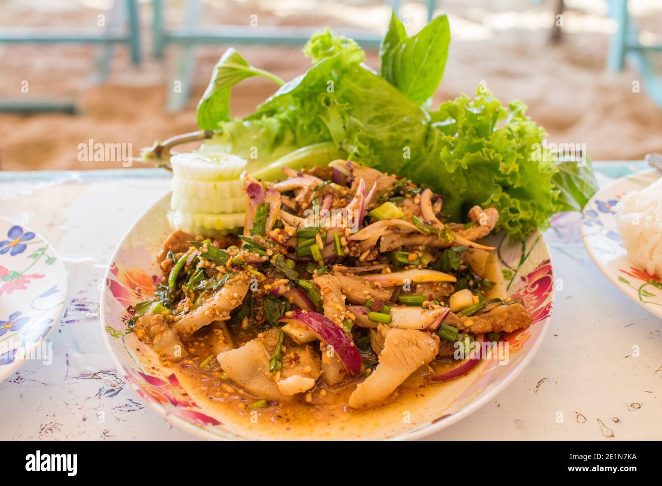 Deliziosi piatti thailandesi serviti sulla spiaggia di Pattaya Thailandia Asia Foto Stock