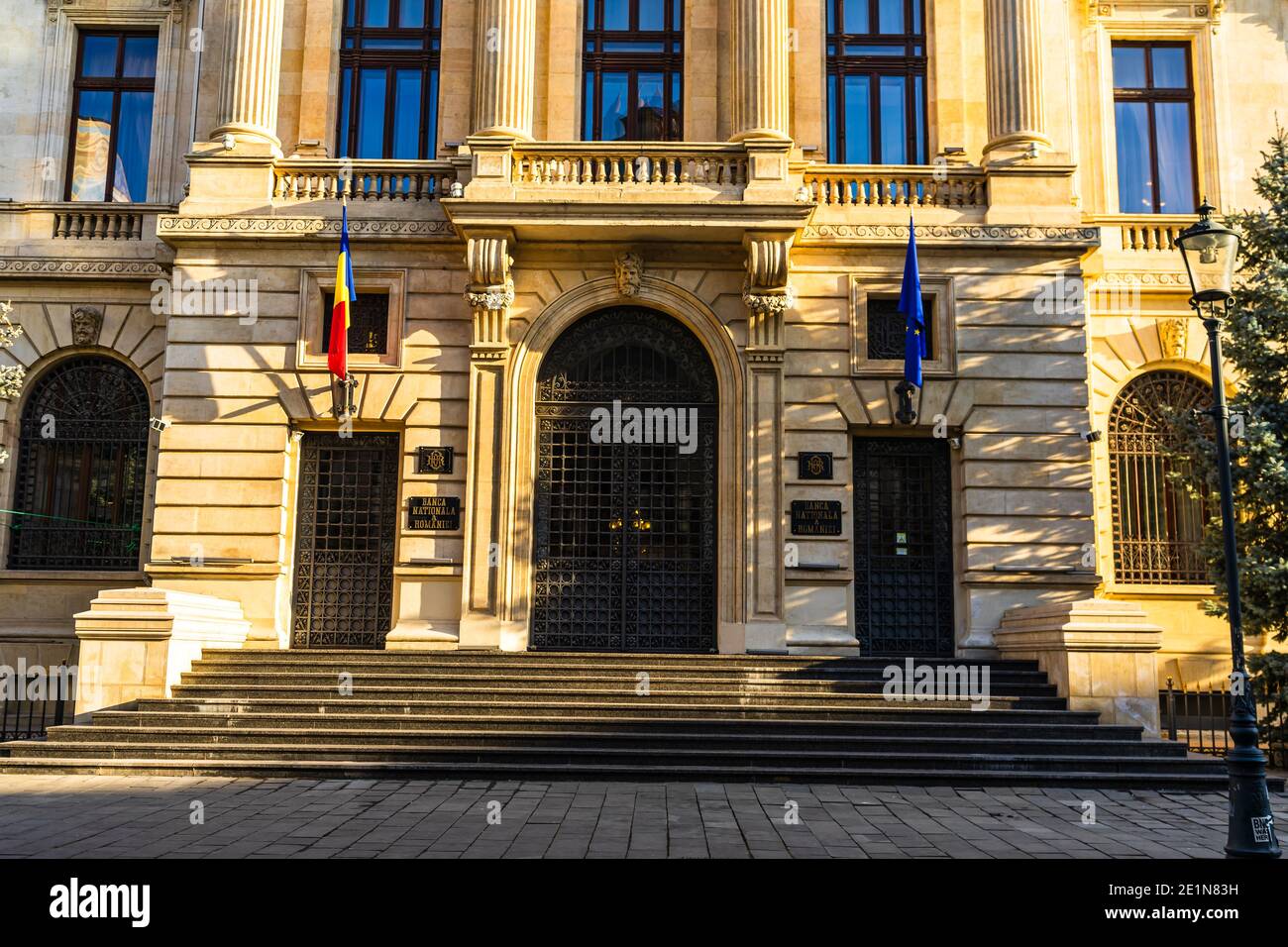 Banca nazionale della Romania (Banca Nationala a Romaniei). BNR è la banca centrale rumena. Sede BNR a Bucarest, Romania, 2021 Foto Stock