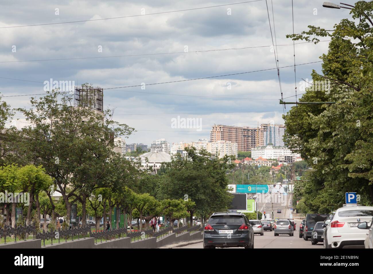 Chisinau, Moldavia - 5 maggio 2020: Viale Grigore Vieru nella città di Chisinau conosciuto anche come Kishinev, la più grande Repubblica della Moldavia. Foto Stock