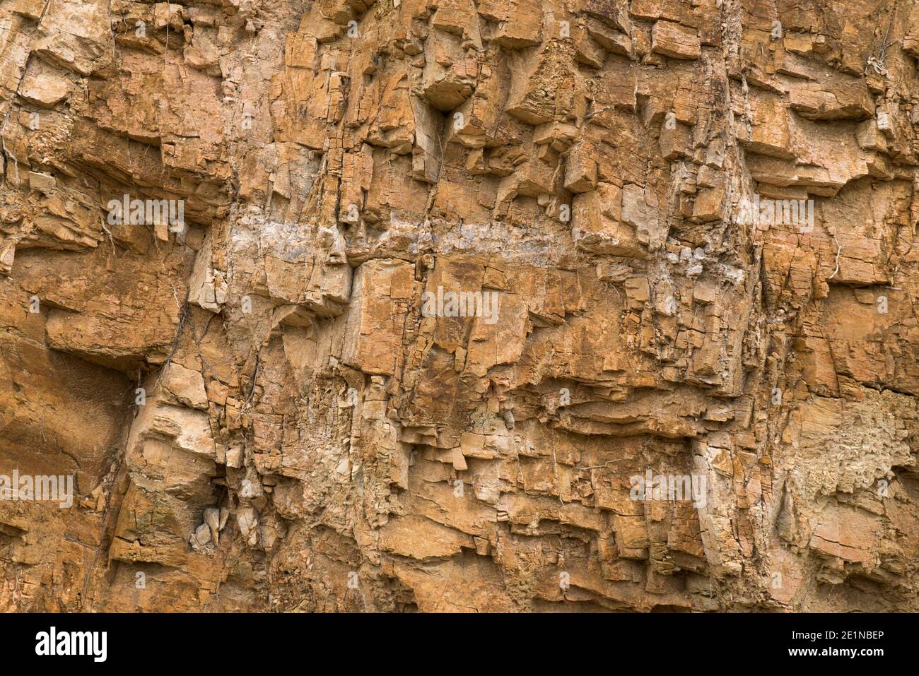 Un primo piano di UNA roccia colorata di miele caldo Faccia Foto Stock