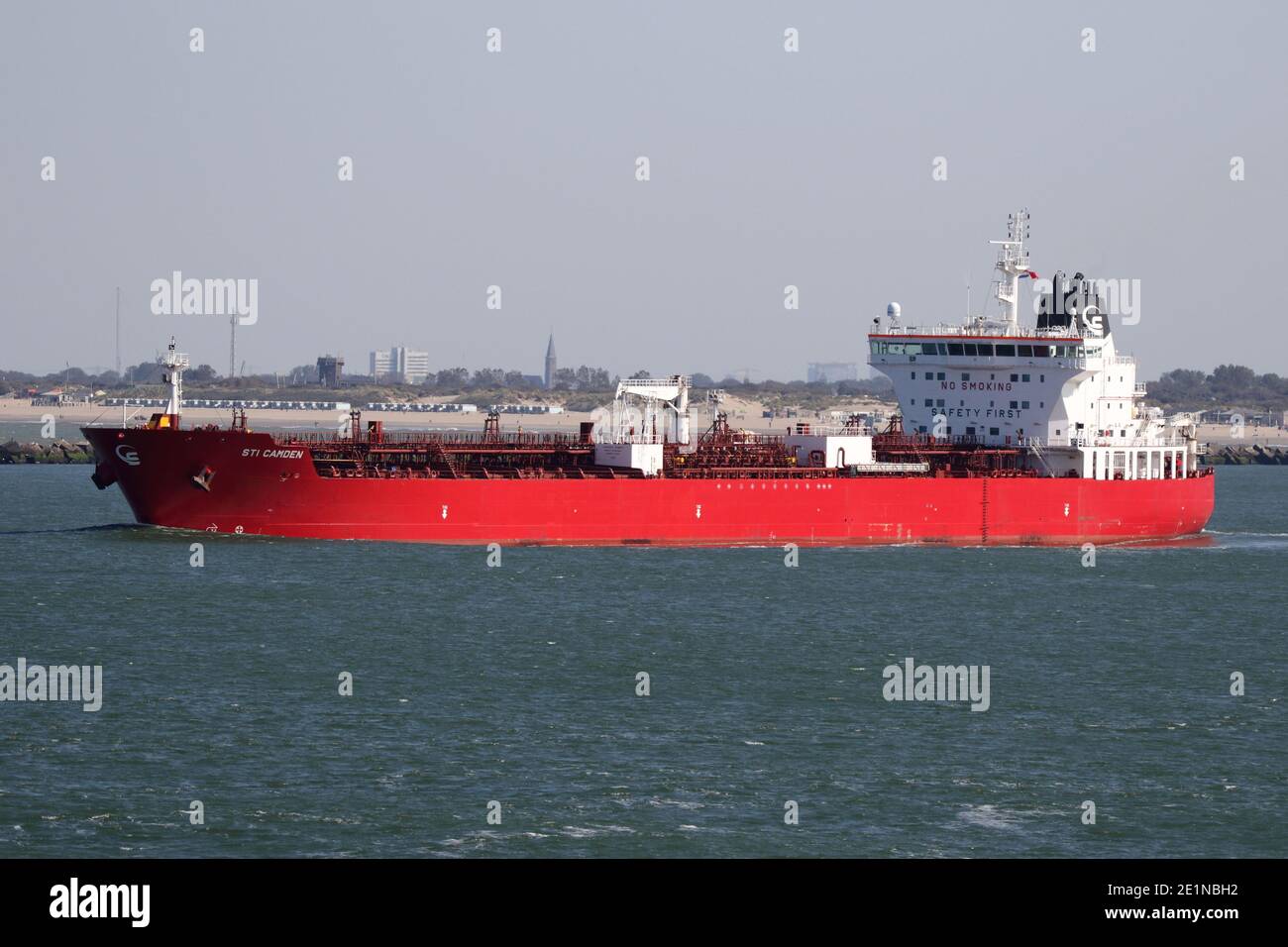 La petroliera STI Camden lascerà il porto di Rotterdam il 18 settembre 2020. Foto Stock