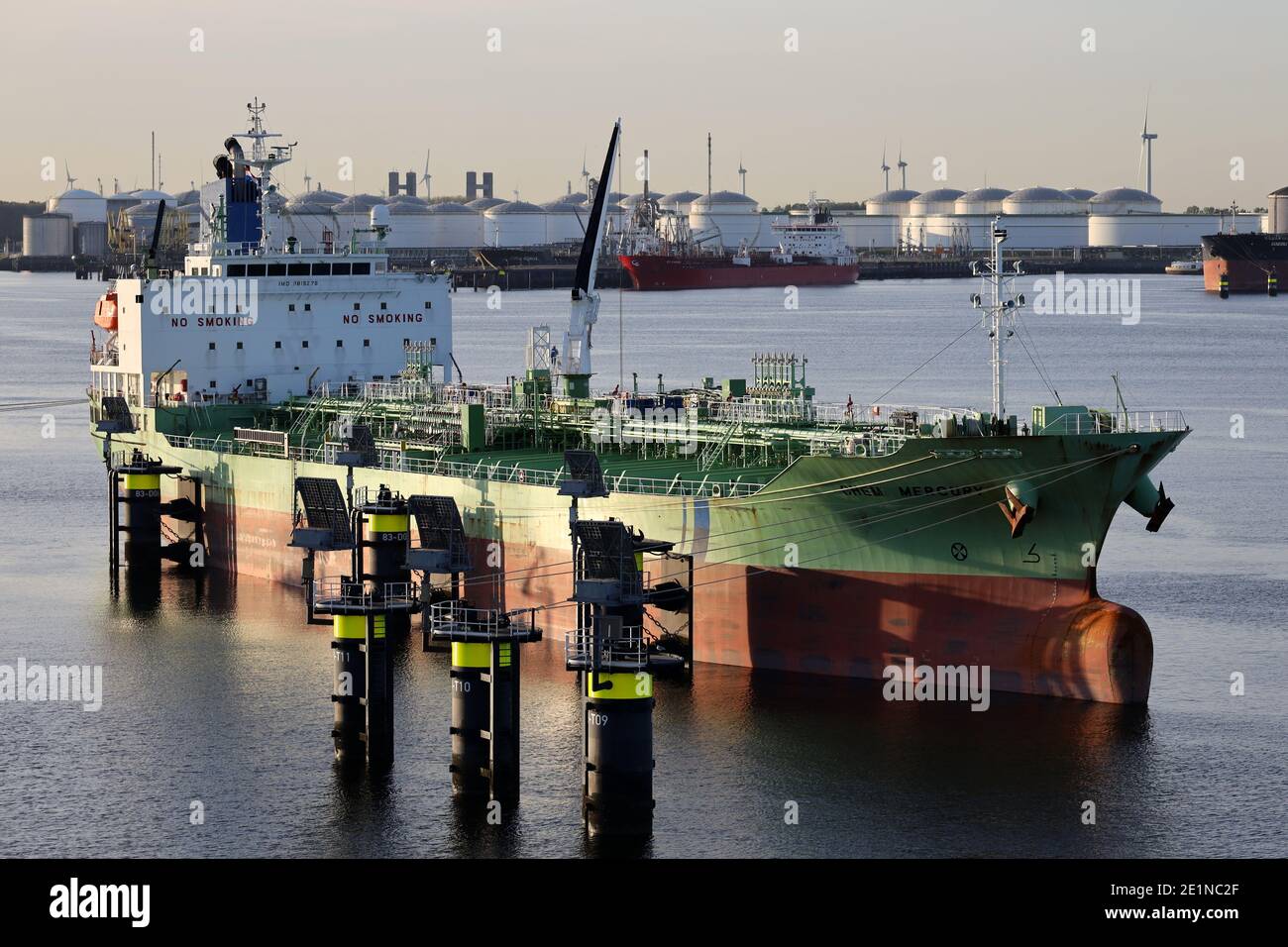 La petroliera Chem Mercury si trova nel porto di Rotterdam il 18 settembre 2020. Foto Stock