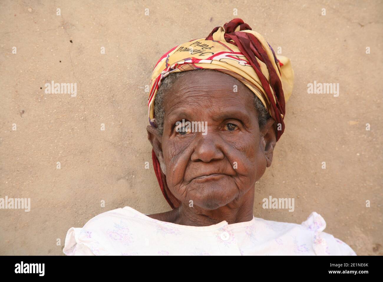 Ritratto di una signora cieca, anziana, Ghana settentrionale, Africa occidentale Foto Stock