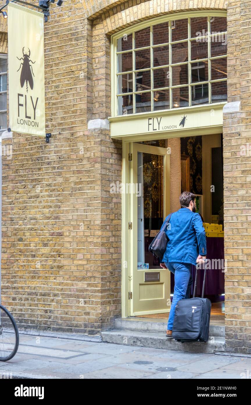 La filiale di Earlham Street del negozio di moda Fly London a Covent Garden. Foto Stock