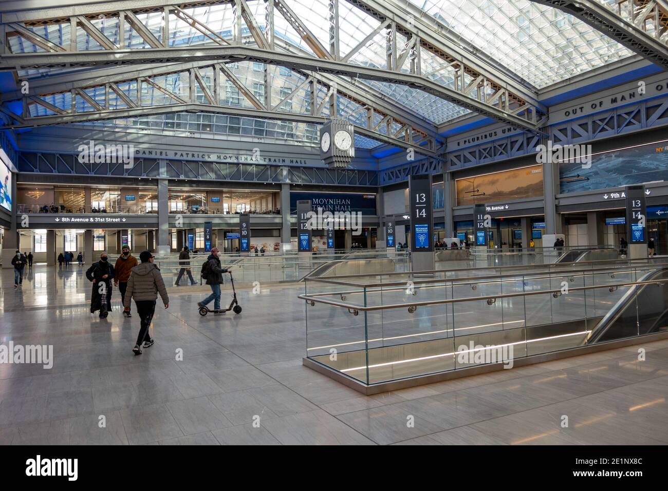 Il Moynihan Train Hall (MTH) si trova nello storico edificio dell'ufficio postale di James A. Farley, New York City, USA Foto Stock