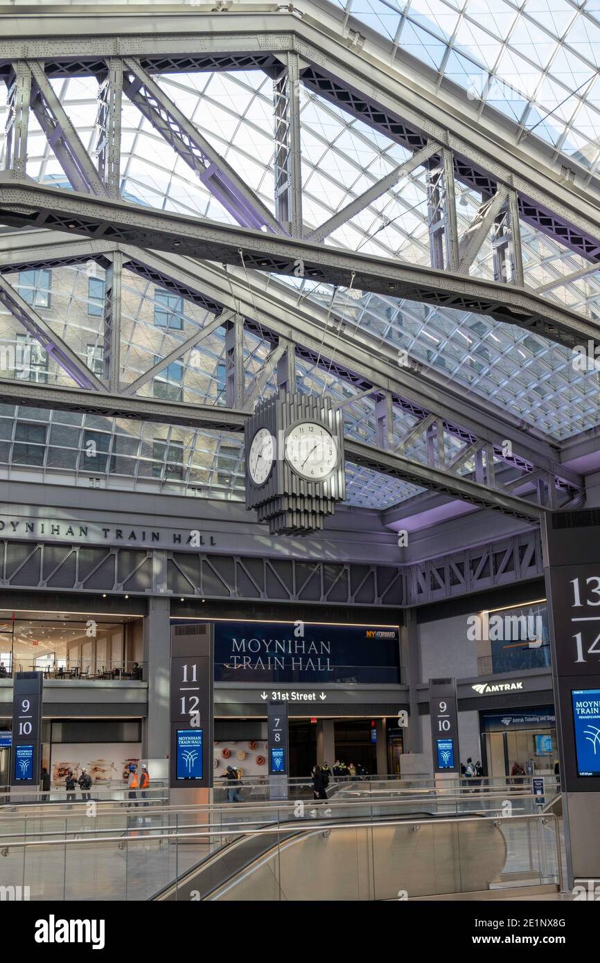 Il Moynihan Train Hall (MTH) si trova nello storico edificio dell'ufficio postale di James A. Farley, New York City, USA Foto Stock