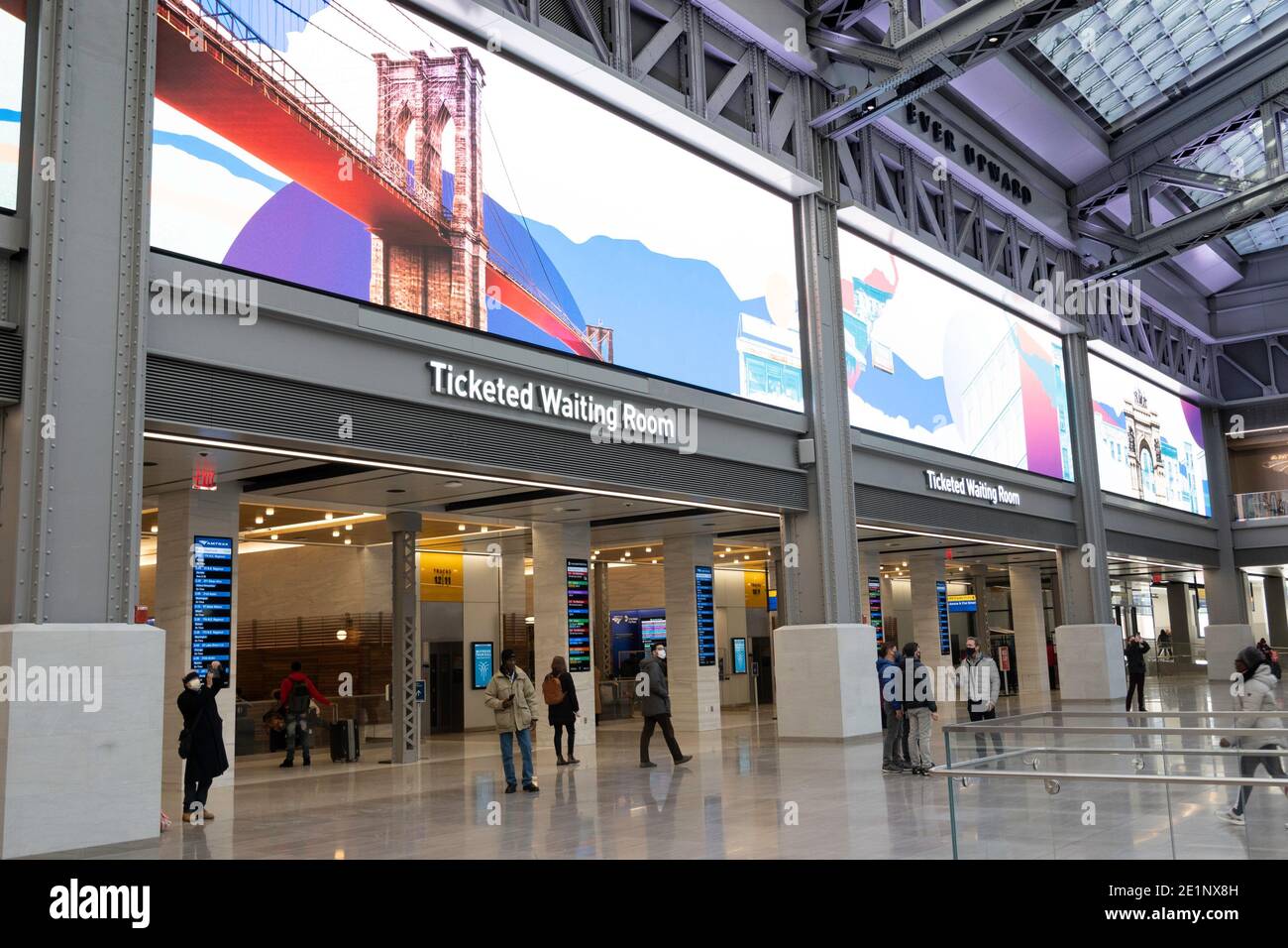 Il Moynihan Train Hall (MTH) si trova nello storico edificio dell'ufficio postale di James A. Farley, New York City, USA Foto Stock