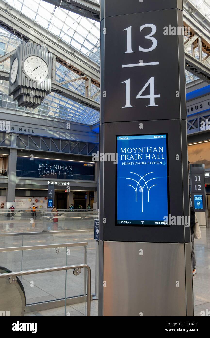 Il Moynihan Train Hall (MTH) si trova nello storico edificio dell'ufficio postale di James A. Farley, New York City, USA Foto Stock