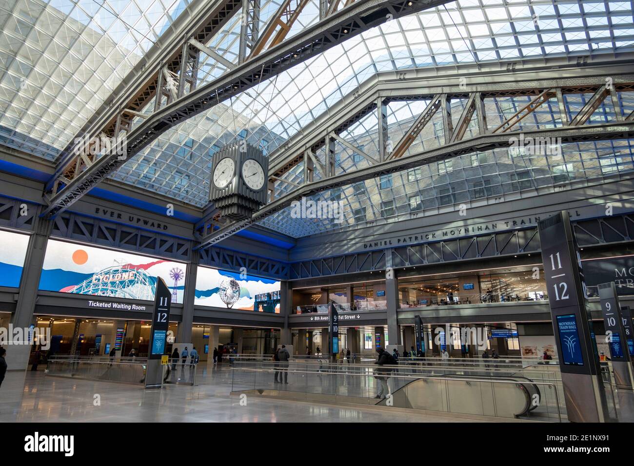 Il Moynihan Train Hall (MTH) si trova nello storico edificio dell'ufficio postale di James A. Farley, New York City, USA Foto Stock