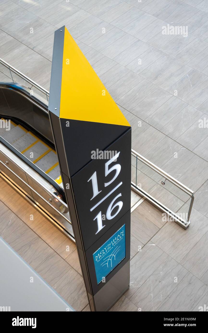 Il Moynihan Train Hall (MTH) si trova nello storico edificio dell'ufficio postale di James A. Farley, New York City, USA Foto Stock