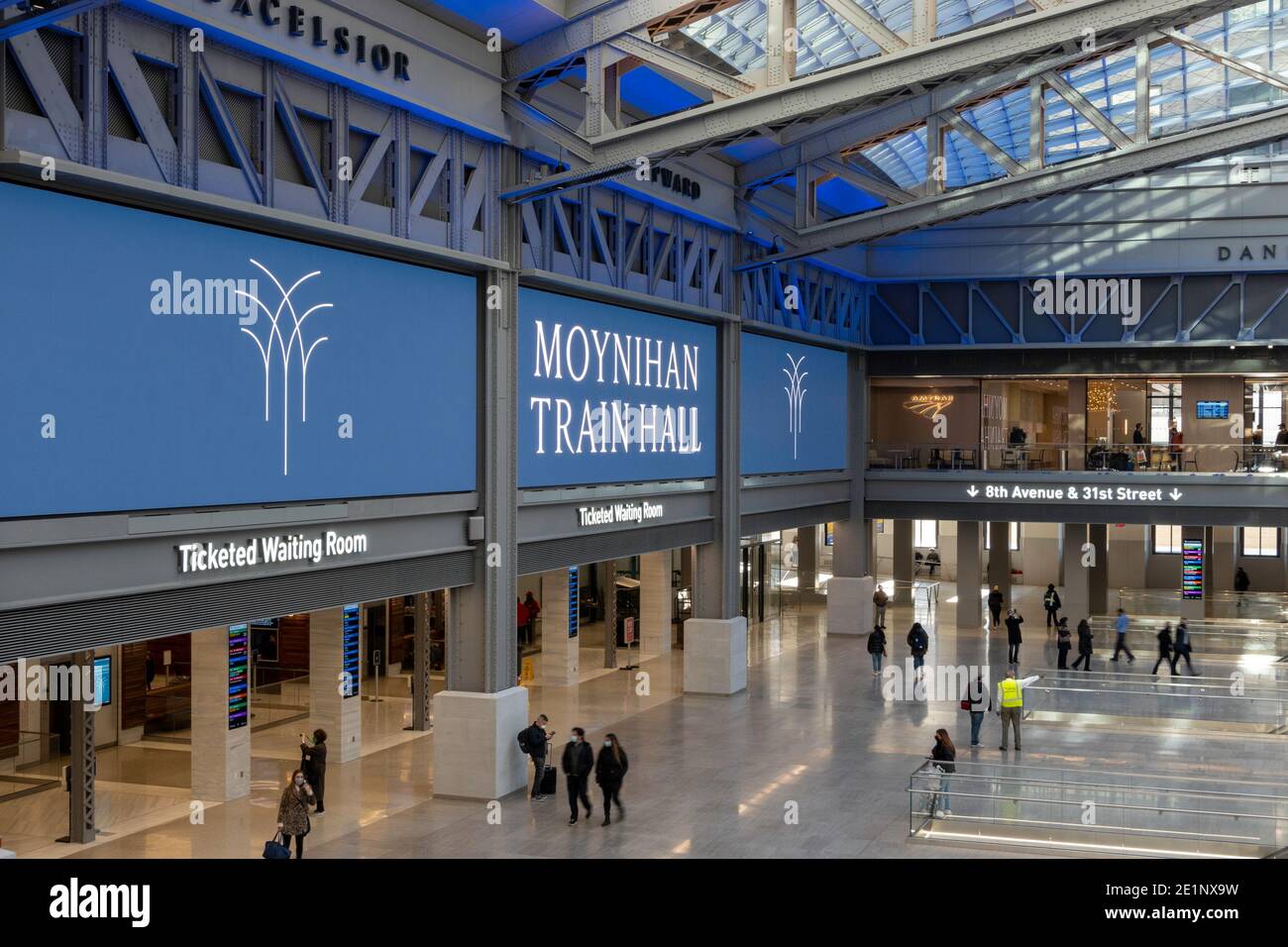 Il Moynihan Train Hall (MTH) si trova nello storico edificio dell'ufficio postale di James A. Farley, New York City, USA Foto Stock