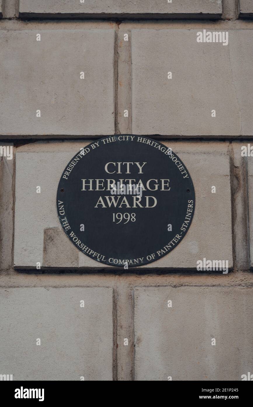 Londra, Regno Unito - 19 novembre 2020: 1998 City Heritage Award nell'edificio 19 Fleet Street, City of London, il famoso quartiere finanziario di Londra. Foto Stock