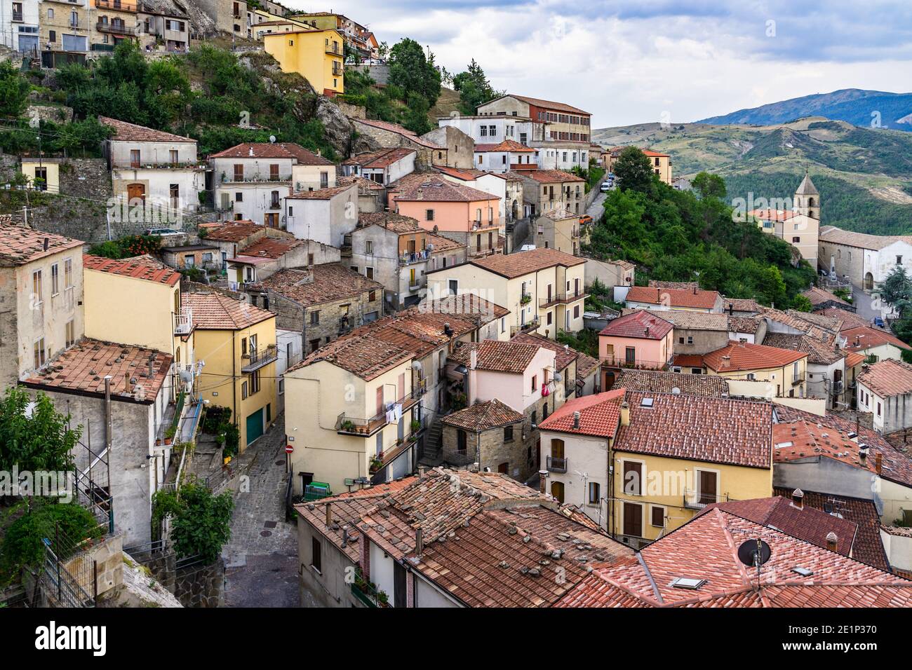 Veduta del borgo rurale di Pietrapertosa parte del club "i borghi più belli d'Italia", Basilicata, Italia Foto Stock