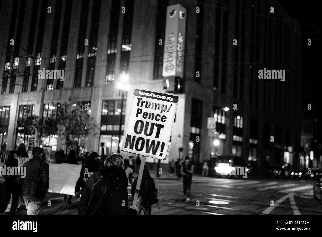 San Francisco, California, Stati Uniti. 7 gennaio 2021. I manifestanti si rivolsero all'ufficio di Twitter per protestare contro la piattaforma del presidente Trump da parte della società di social media. Credit: Jungho Kim/ZUMA Wire/Alamy Live News Foto Stock