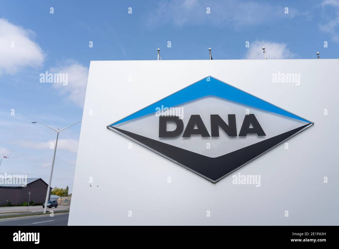 Cambridge, ON, Canada - 27 settembre 2020: A Cambridge, ON, Canada, viene visualizzato un cartello con la scritta Dana. Foto Stock
